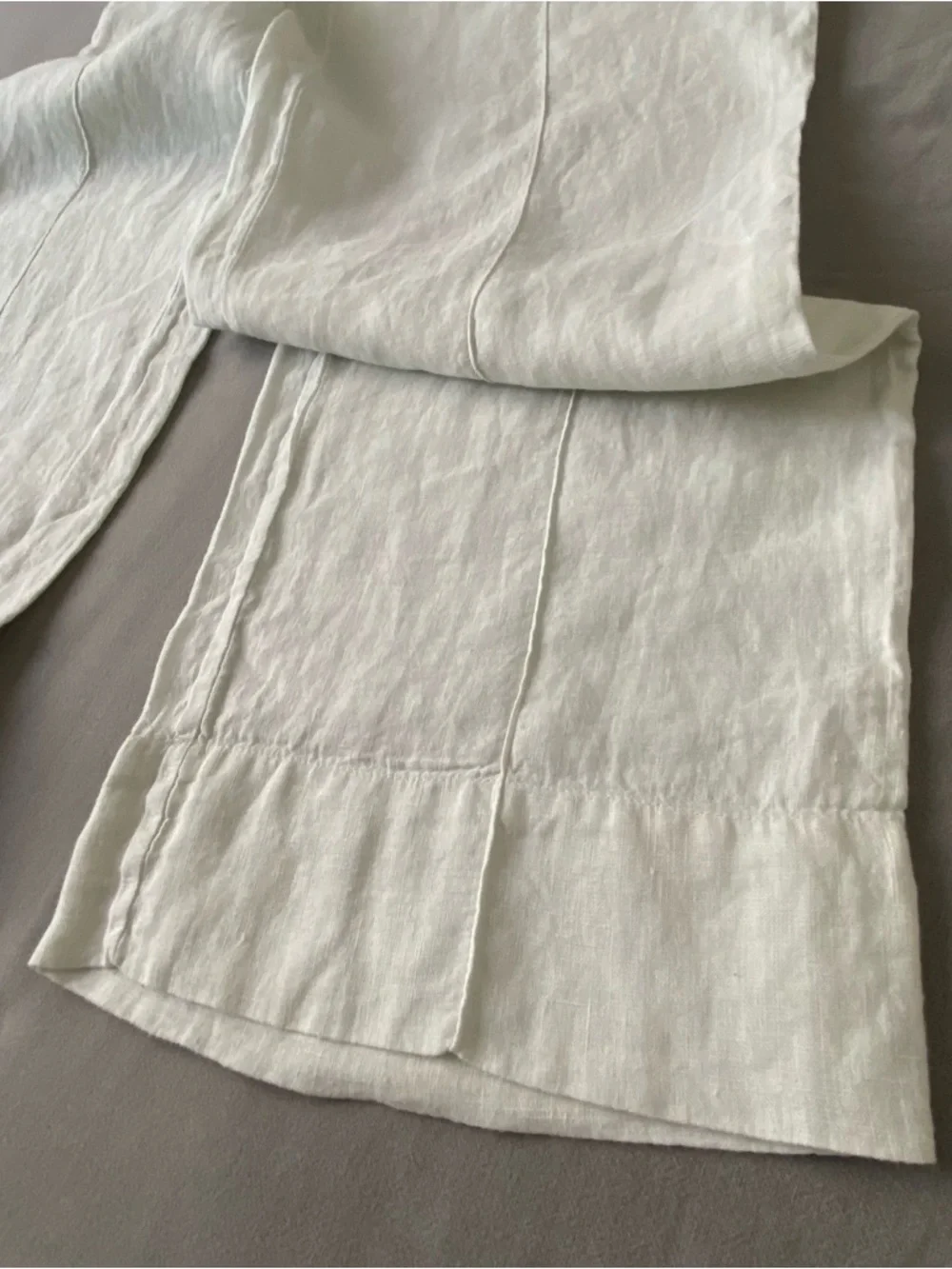 Soft Linen Set with Shell Buttons - Picture 10 of 16